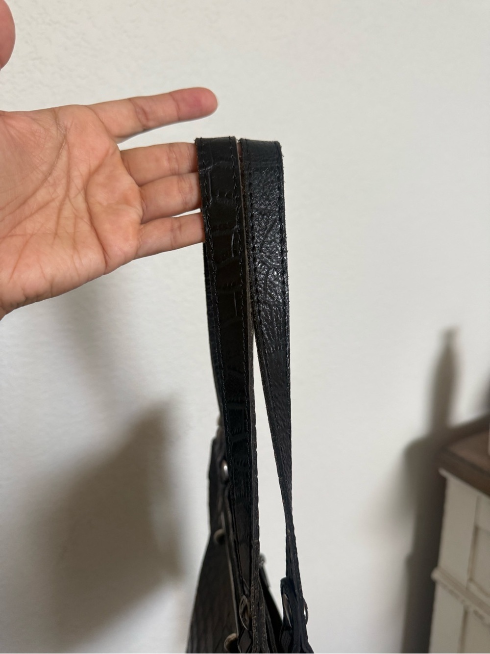 Patricia Nash | Aveley Crossbody Handbag Distressed Croc Leather - Picture 7 of 14